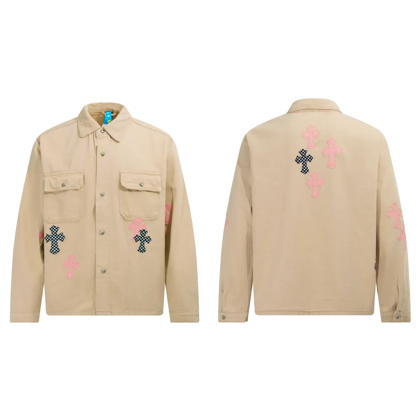 P260 Style No.: H884 Crow Heart & 𝐂𝐡𝐫𝐨𝐦𝐞 𝐇𝐞𝐚𝐫𝐭 CH Cherry Blossom Pink Checkerboard Leather Jacket* Crow Heart is a representative shirt jacket, loved by many celebrities, such as Yu Shuxin and Angelababy have picked it up. The main body fabric in khaki has a great texture, is strong and stylish. The pink cross-shaped patchwork leather is so eye-catching, and it is also embellished with checkerboard elements. It directly brings out the sweet and cool style, and the design is overwhelming. The hardware buttons are exquisite and durable, and the Crow heart logo on them is full of details, highlighting high-end quality. No matter whether it’s a boy or a girl, it looks great on you! Color: Khaki Size: 46-48-50-52
